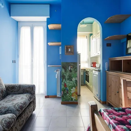 Roomy With Balcony! Apartment